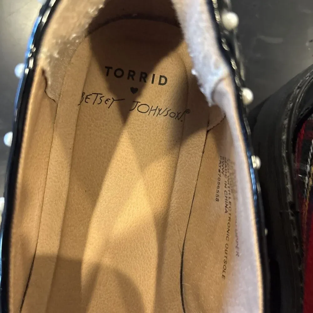 Torrid Betsey Johnson Plaid Buckle Loafers sz8 WW WIDE WIDTH Excellent Condition